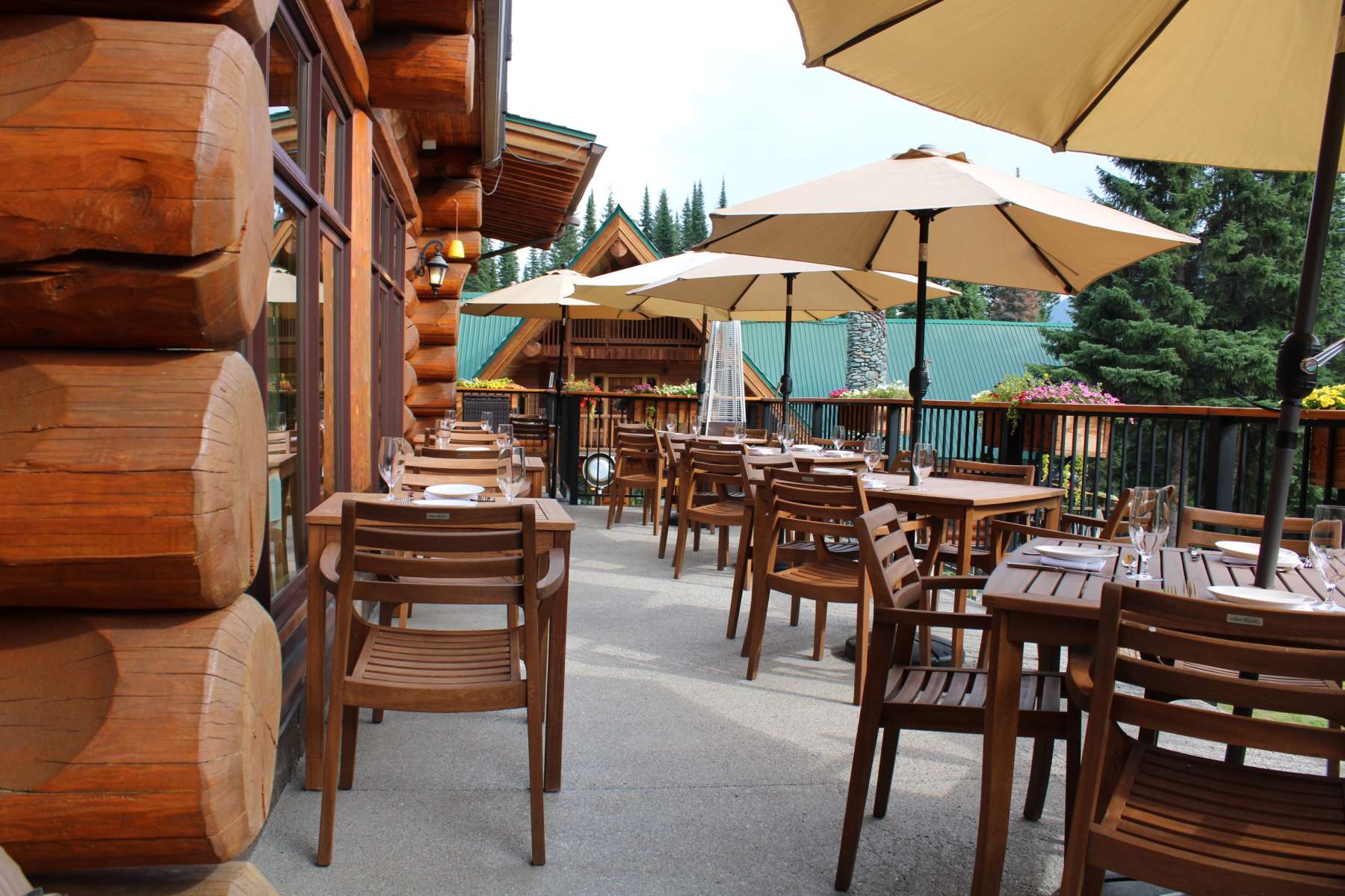 Tamarack Dining Room deck 